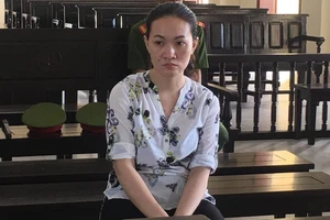 Cú lừa ngoạn mục của người phụ nữ bán chả cá