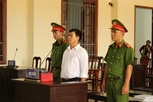 Bắt giam tại tòa cựu giảng viên cao đẳng Cần Thơ 