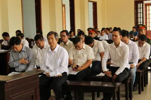 Ngân hàng đòi bồi thường hơn 3000 tỉ