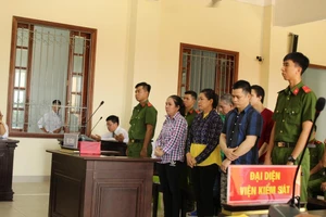 Con gái thuê người đốt xe làm chết cha ruột