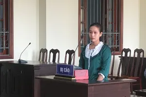 Cô gái có con từ lúc 15 tuổi liên tục ở tù