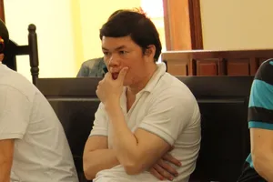 Ra tòa đòi lại tiền 'chạy' vào ngành công an