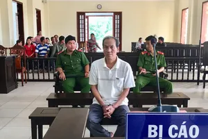 Ông già 78 tuổi hiếp dâm bé gái 6 tuổi lãnh 20 năm tù