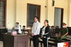 Giả nữ tiếp viên hàng không xinh đẹp lừa 500 triệu qua mạng 