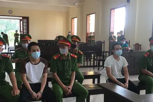 Đang xử 2 anh em giết người chiều 30 tết ở Cần Thơ