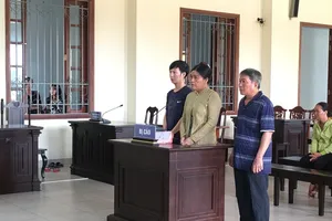 Cựu kế toán lấy tiền tham ô đánh đề 3 ngày hơn 400 triệu