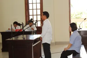 Hoãn xử nữ nhân viên bưu điện 17 tuổi tham ô gần 2 tỉ