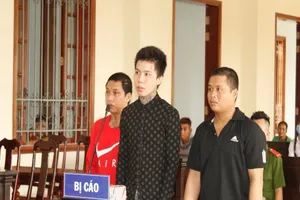 1 người chết, 3 người lãnh án tù vì một cái nhìn 