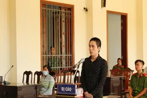 Chồng chém vợ thương tích 54%: 15 năm tù