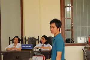 Chia tay đòi tiền không được, đổ xăng đốt nhà ‘người cũ’