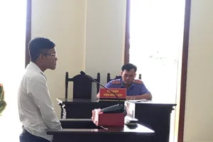 Trộm vàng của cha mẹ xài hết rồi ra công an đầu thú