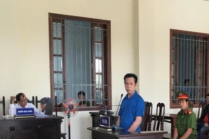 Ghen tuông, chồng hờ mang dao tấn công vợ và bạn trai