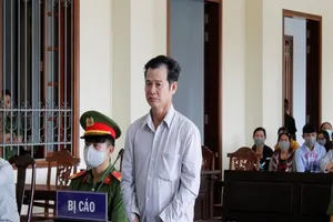 Chồng đánh chết vợ vì ghen, ra tòa khóc lóc thảm thiết