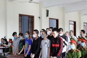 Cô gái 18 tuổi cầm đầu nhóm 23 người đi đánh nhau để trả thù