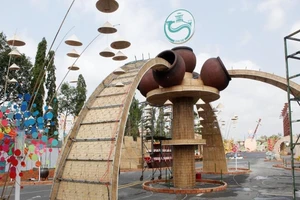 Bên trong đường hoa nghệ thuật Cần Thơ đã có gì?