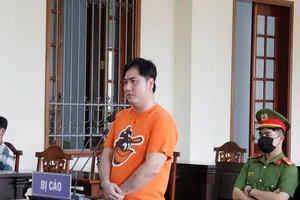 Cháu đóng giả thẩm phán lừa chú tiền tỉ