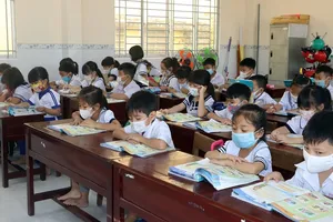 Cần Thơ: Phụ huynh chóng mặt với lịch thi của con