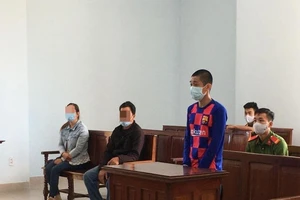 Gia đình sơ sểnh, để con gái 12 tuổi yêu đương, qua đêm nhà bạn trai