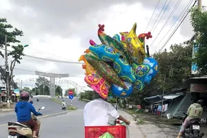 Cần Thơ: người mua ve chai, hàng rong... hoạt động trở lại