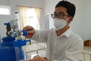 Cần Thơ: Oxy điều trị cho bệnh nhân COVID-19 gần như ‘chạy ăn từng bữa’