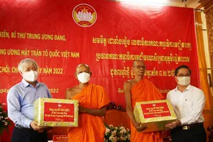 Chủ tịch MTTQ Việt Nam Đỗ Văn Chiến chúc Tết Chôl Chnăm Thmây ở Cần Thơ