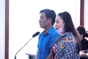 Lại hoãn xử phúc thẩm vụ nhân viên bưu điện 17 tuổi tham ô 