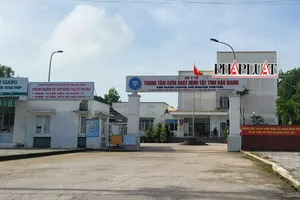 Cách hết chức vụ đối với giám đốc CDC Hậu Giang ‘trả lại quà’