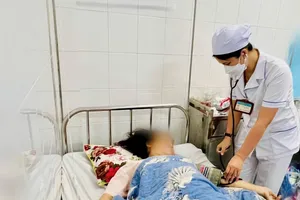 Cứu sống mẹ con sản phụ bị vỡ tử cung khi thai gần 34 tuần