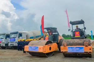 Cao tốc Châu Đốc-Cần Thơ-Sóc Trăng đoạn Cần Thơ mới bàn giao 53,3% mặt bằng