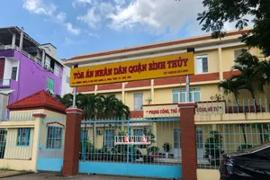 Đã qua đời gần 6 tháng, vẫn 'đến' văn phòng công chứng tặng đất cho con