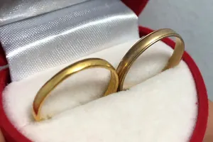 Đòi tiệm vàng bồi thường vì biên lai cầm cố ghi 2 nhẫn mà chỉ nhận 1