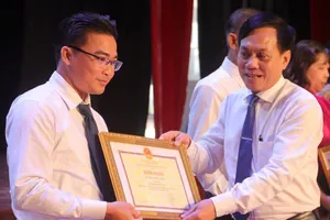 Cán bộ phải đề cao trách nhiệm tìm hiểu, tự giác chấp hành pháp luật 