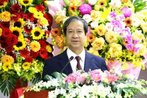 Bộ trưởng Nguyễn Kim Sơn: Tiếp tục quan tâm đặc biệt để phát triển Trường ĐH Cần Thơ