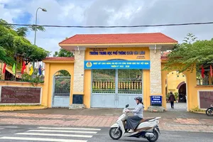 Cần Thơ: Nổ ống nghiệm trong giờ học, 5 học sinh bị thương