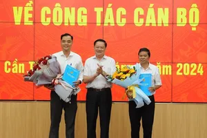 Trao quyết định bổ nhiệm 2 phó giám đốc sở ở Cần Thơ