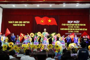 TP Cần Thơ họp mặt kỷ niệm 79 năm Cách mạng tháng Tám thành công và Quốc khánh 2-9