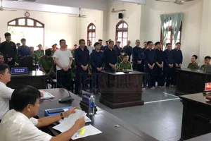 Cần Thơ: Đang xét xử 26 bị cáo gây rối trật công cộng