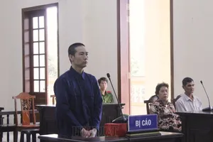 Mâu thuẫn, kẻ nghiện rượu phóng hỏa đốt nhà hàng xóm để trả thù