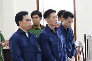 Tòa trả hồ sơ vụ thuyền trưởng cùng 2 thuộc cấp bị cáo buộc tham ô 104.000 lít xăng