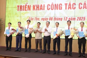 Cần Thơ trao nhiều quyết định về công tác cán bộ 