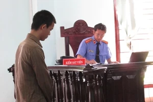 Chung sống với bạn gái 15 tuổi bị phạt ba năm tù