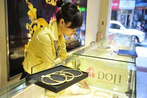 Giá vàng lập đỉnh mới, cao hơn thế giới 30.000 đồng 
