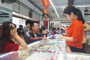 Giá vàng 'loạn xị' ngày Thần tài, nếu bán lỗ nặng ​