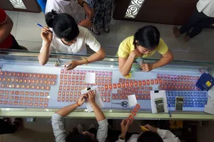 Vàng nữ trang 'bốc hơi' 400.000 đồng sau ngày Thần tài