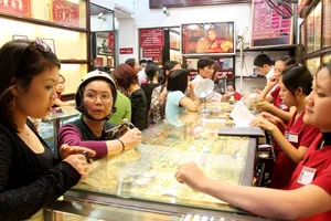 Giá vàng miếng đột ngột 'leo thang' ngoài dự đoán