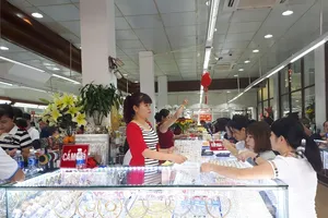 Mỹ nã tên lửa vào Syria, giá vàng tăng phi mã