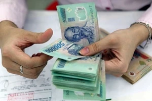 Thống đốc yêu cầu 1 chuyên viên đền bù 214 triệu phí đào tạo