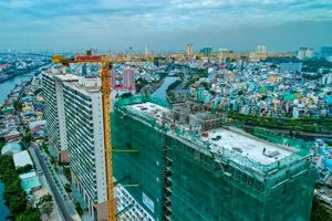 Cất nóc dự án xanh Diamond Lotus Riverside 