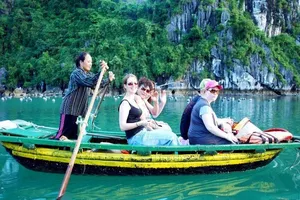 Coi chừng Việt Nam rơi vào du lịch 'lòng máng'