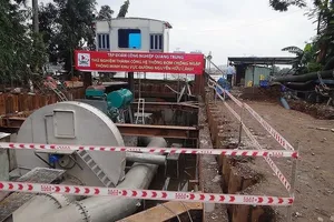 Đường Nguyễn Hữu Cảnh ngập, chốt giá thuê máy bơm khủng